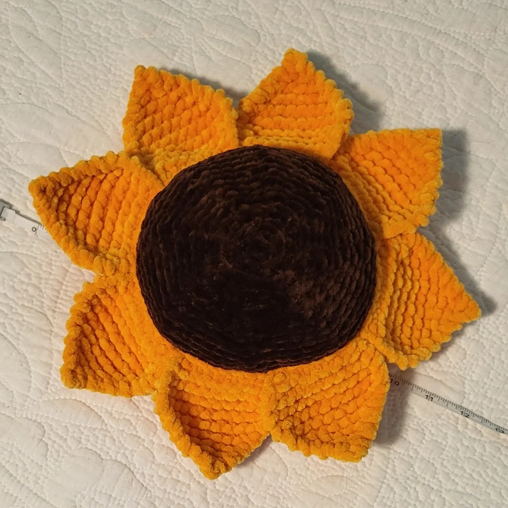 Hand Crafted Knit Sunflower Accent Pillow  Maize and Brown - Picture 4 of 6